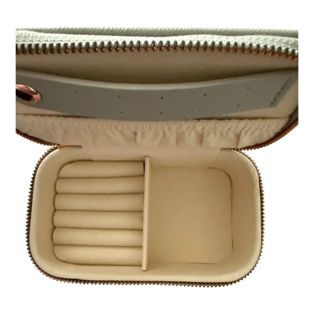 Cosmiya Gray Jewelry Case